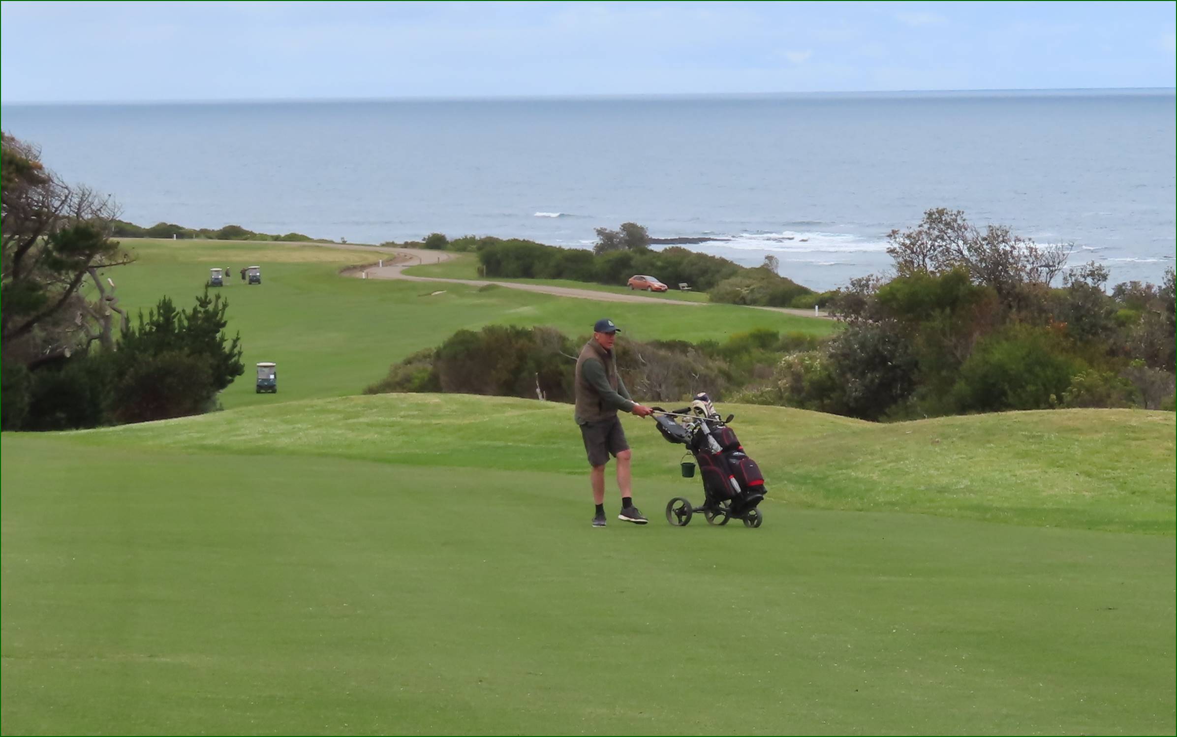 A person holding a golf bag

Description automatically generated